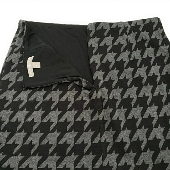 BANANA Republic Factory Large Houndstooth Print Mini Skirt - Picture 4 of 8